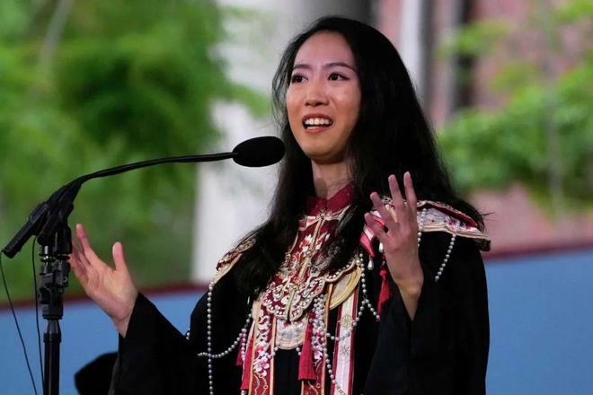 上首位在哈佛毕业演讲的中国女生震撼全场尊龙凯时app网站哈佛战胜川普这天史(图10)