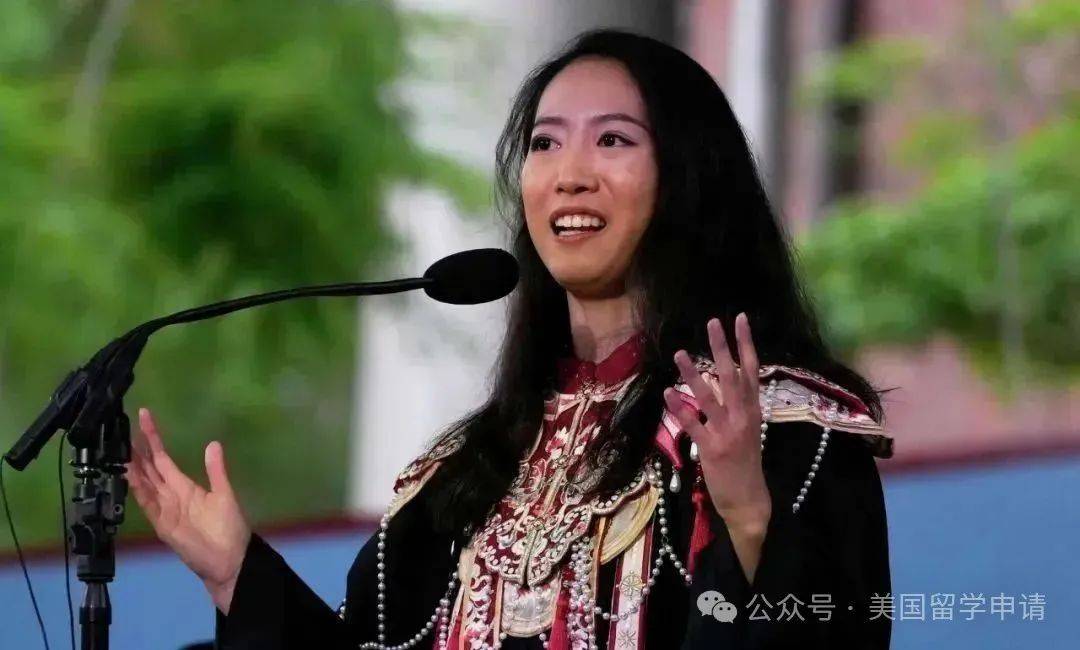 的中国女生蒋雨融来自青岛英高毕业本科就读于杜克尊龙凯时app震撼全场！史上首位在哈佛毕业演讲(图6)